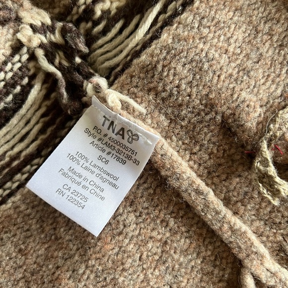 TNA 100% Lamb Wool Cowichan Sweater (Girl) - Picture 6 of 9